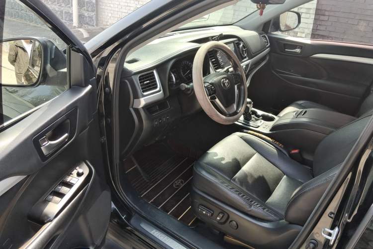 Used Toyota Highlander 2018 2.0T Four-Wheel Drive Luxury Version 7 Seats China VI Standard