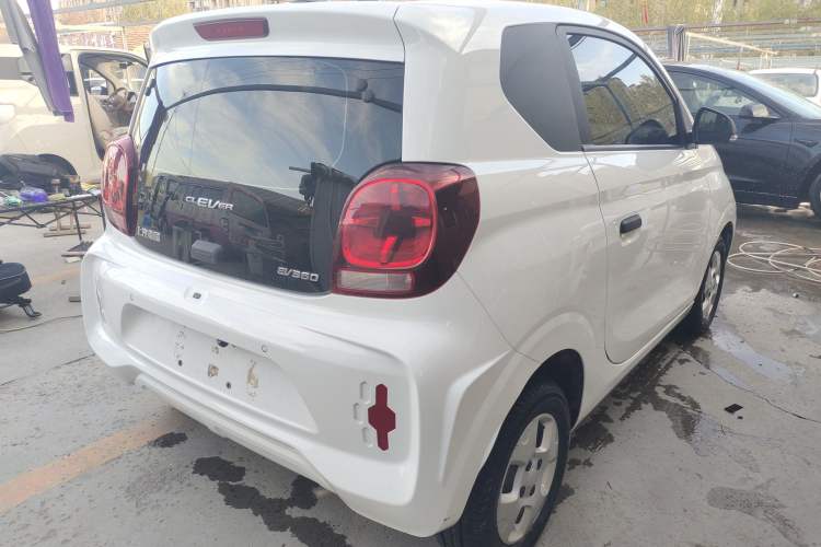 Used Roewe Clever 2021 302km All-Round Version Rear Right 45 Deg