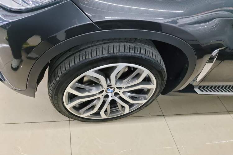 Used BMW X6 2015 xDrive35i Luxury Edition Left Front Wheel Hub