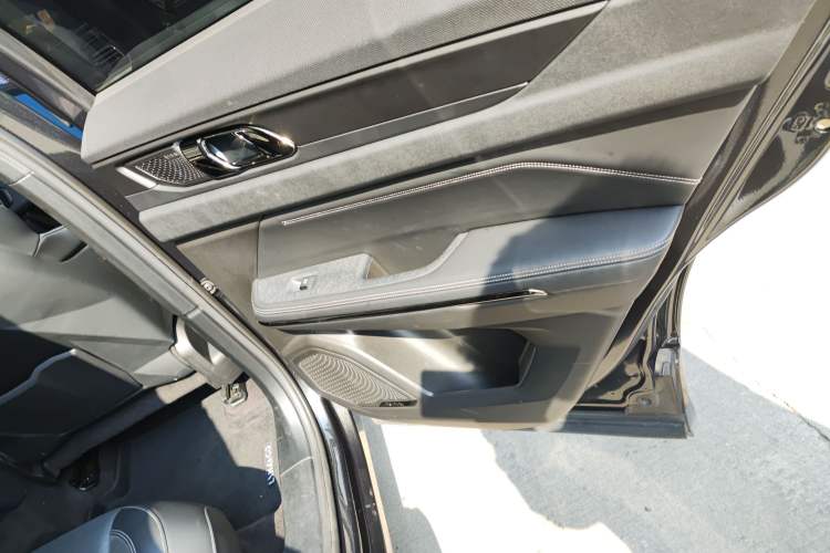 Used Lynk & Co 01 EM-P 2021 1.5TD PHEV Halo Interior 6