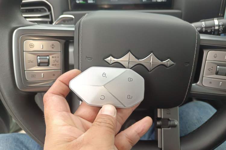 Used Formula Leopard Titanium 3 2025 501 km Four-Wheel Drive Drone Edition