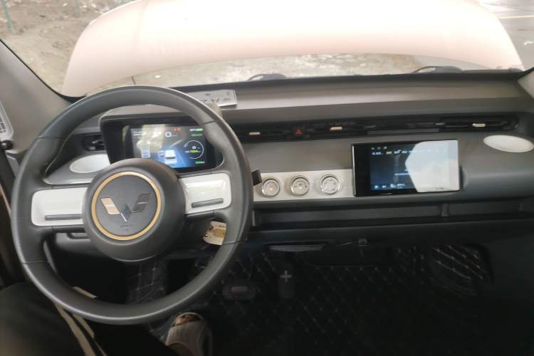 Used Wuling Hongguang MINIEV 2022 GAMEBOY 200km Gaming Edition with Lithium Iron Phosphate Center Console