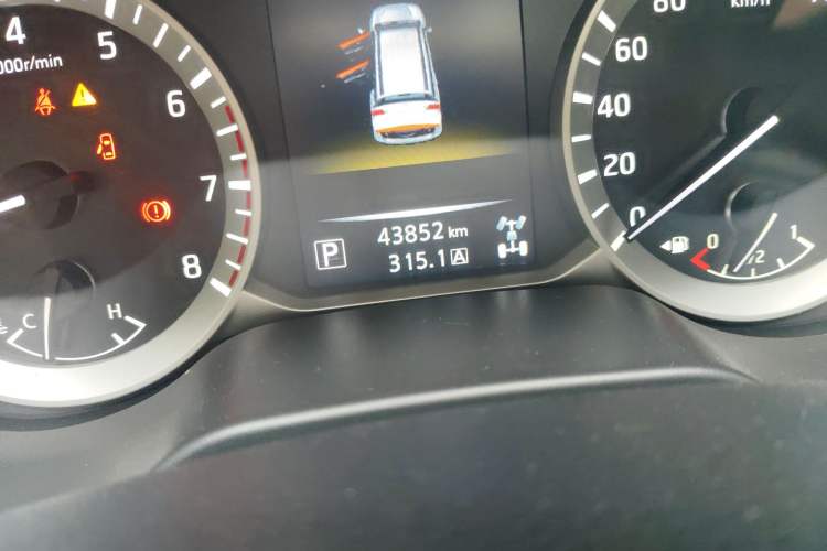 Used Nissan Terra 2020 2.5L XL Upper 4WD Automatic Four-Wheel Drive Luxury Edition Odometer Close Up