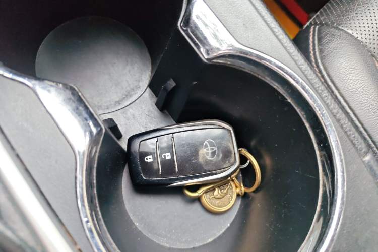 Used Toyota Highlander 2015 2.0T Four-Wheel Drive Luxury Edition 7-Seater Vehicle Key