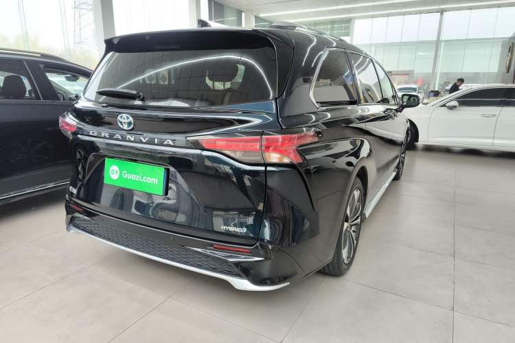 Used Toyota Granvia 2023 2.5L Hybrid Flagship VIP Edition Rear Right 45 Deg