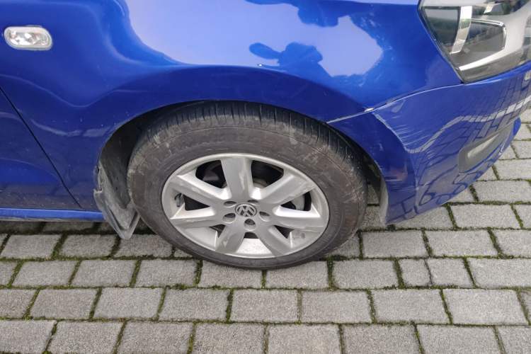 Used Volkswagen Polo 2013 1.6L Automatic Comfort Edition Right Front Wheel Hub