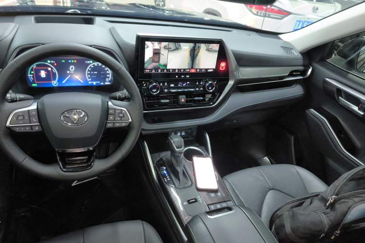 Used Toyota Highlander 2024 2.5L Smart Electric Hybrid Dual-Engine Four-Wheel Drive Prestige Version – 7 Seats