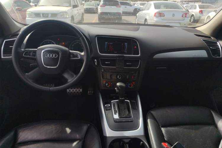 Used Audi Q5 2012 2.0TFSI Technology Model Center Console