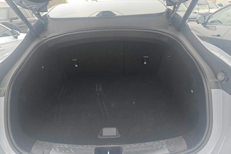 Used Avatr 06 2025 Pro Range-Extended Edition Trunk