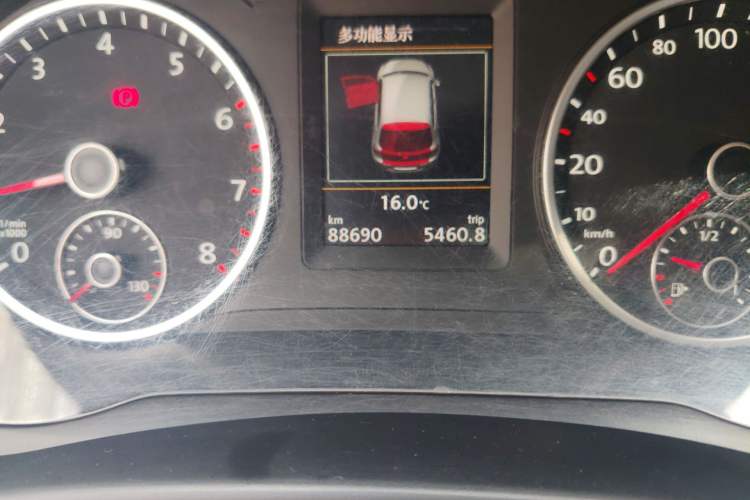 Used Volkswagen Tiguan 2016 300TSI Automatic Two-Wheel Drive Luxury Edition Odometer Close Up