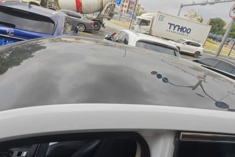 Used Venucia V 2023 260T Idol Edition Pro Roof