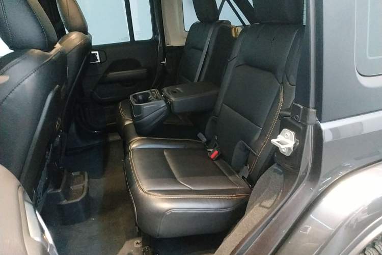 Used Jeep Wrangler 2024 2.0T Sahara Four-Door Edition
