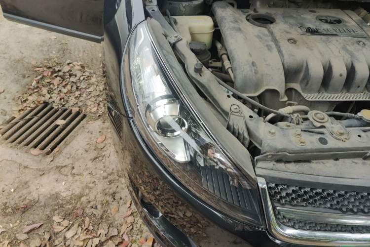 Used JAC Group Refine M2 2013 1.8L Manual Luxury 7-Seater Right Front Headlight