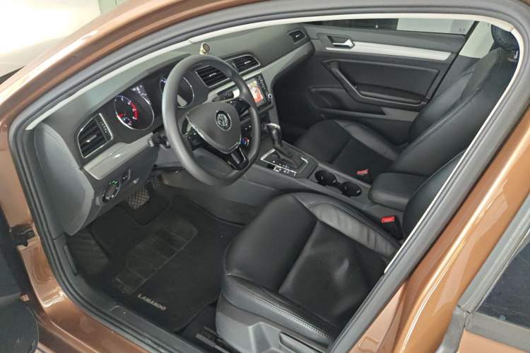 Used Volkswagen Lamando 2015 230TSI DSG Fashion Edition Left Front Seat