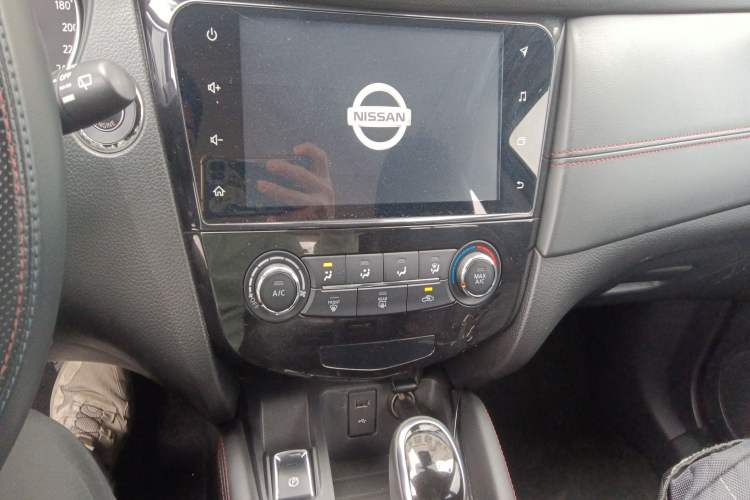 Used Nissan Qashqai 2019 2.0L CVT Luxury Edition Audio And AC Panel