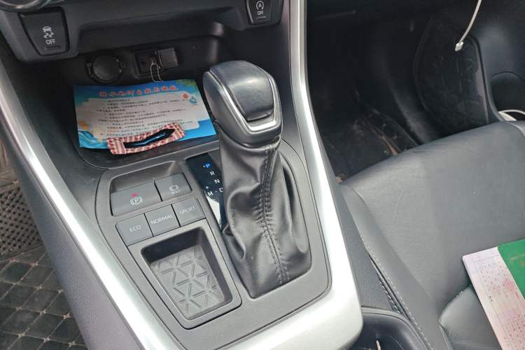 Used Toyota Wildlander 2022 2.0L CVT Two-Wheel Drive Luxury PLUS Edition Gear Lever