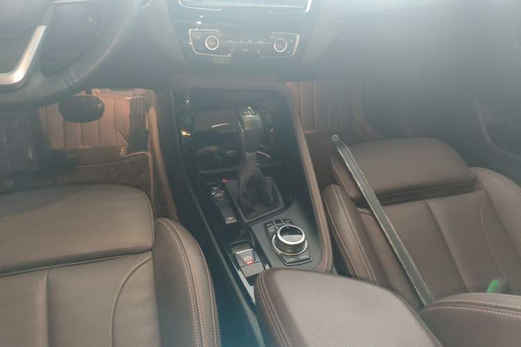 Used BMW X1 2018 xDrive20Li Luxury Edition Gear Lever