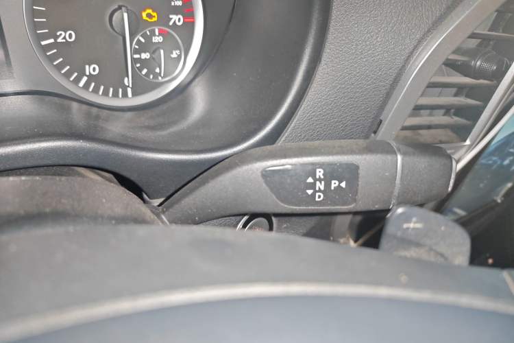Used Mercedes-Benz Vito 2016 2.0T Elite Edition Gear Lever
