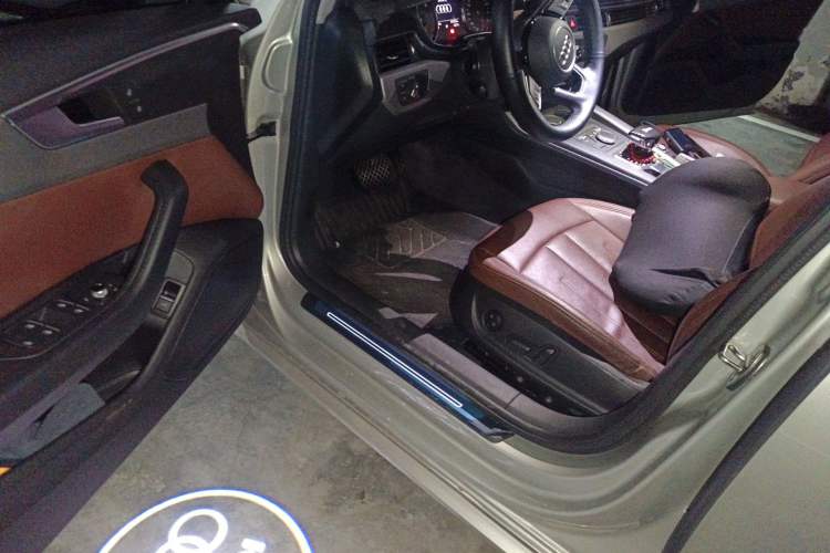 Used Audi A4L 2019 40 TFSI Ambition China VI Driver Seat