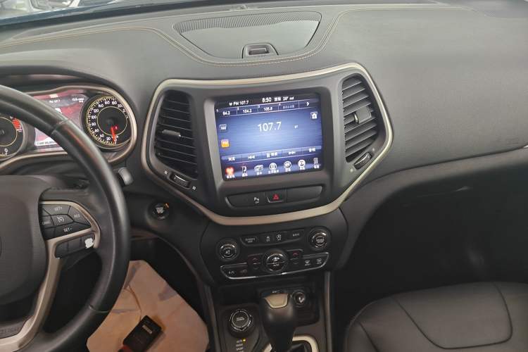 Used Jeep Cherokee 2016 2.4L Professional Smart Version