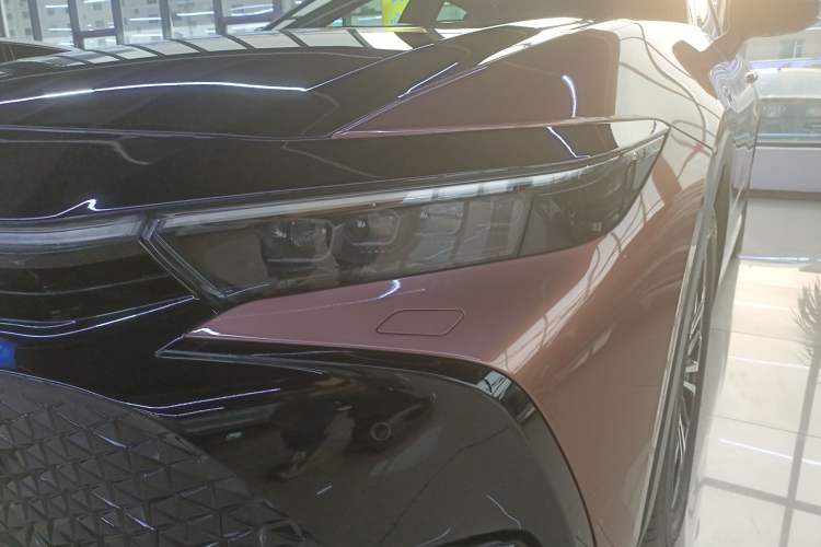 Used Toyota Crown 2023 2.5L SportCross HEV Two-Wheel Drive Prestige Edition