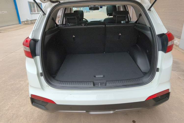 Used Hyundai ix25 2015 1.6L Automatic Two-Wheel-Drive Deluxe DLX Model Trunk