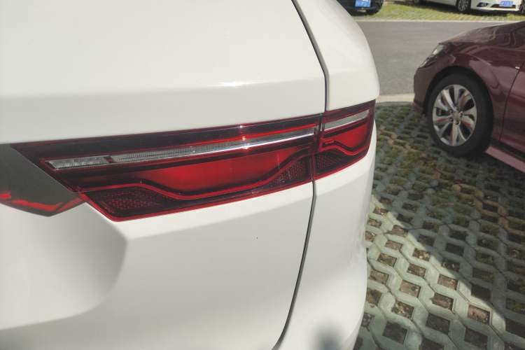 Used Jaguar F-PACE 2024 P250 R-Dynamic SE Exterior 3