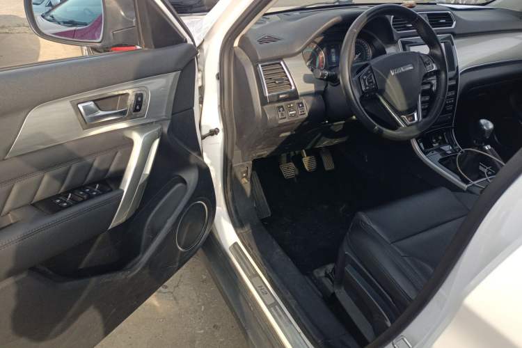 Used Haval H2 2016 Red Label 1.5T Manual Two-Wheel Drive Urban Edition Driver Seat