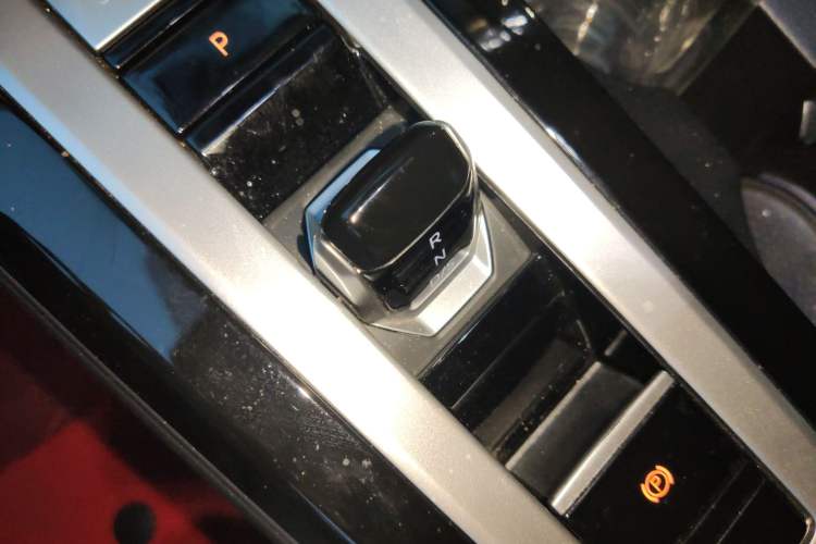 Used Volkswagen Tavendor 2023 330TSI Luxury Touring Edition
