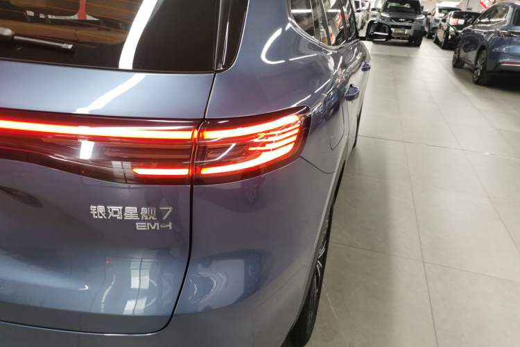 Used Geely Galaxy Xingjian 7 EM-i 2025 120km Flagship Edition Exterior 3