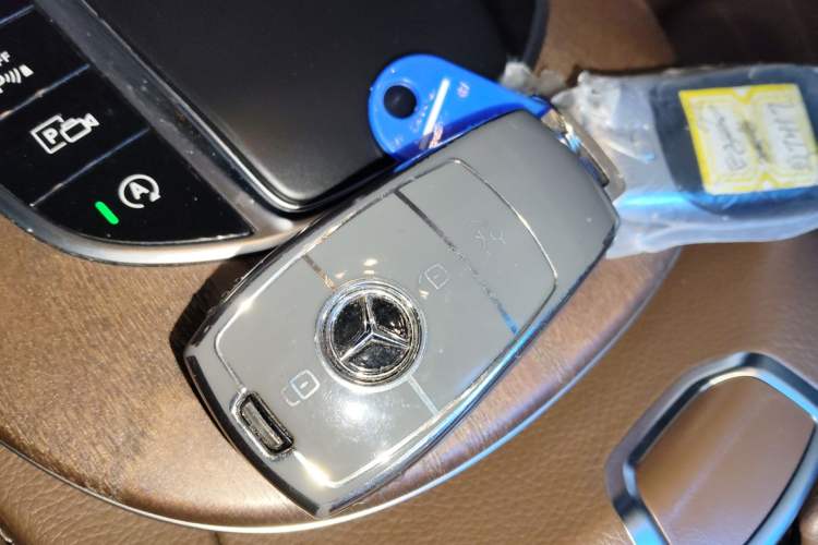 Used Mercedes-Benz E-Class 2022 Second Facelift E 300 L Luxury Edition Vehicle Key