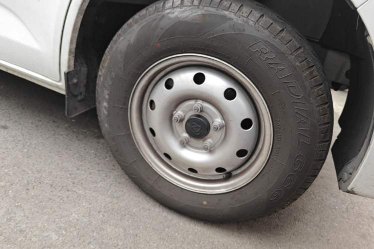 Used CHANGAN KAICHENG Ruixing EM80 2025 Passenger Version Comfort Edition 6-Seater 300 km Dual-Swing Doors Exterior 2