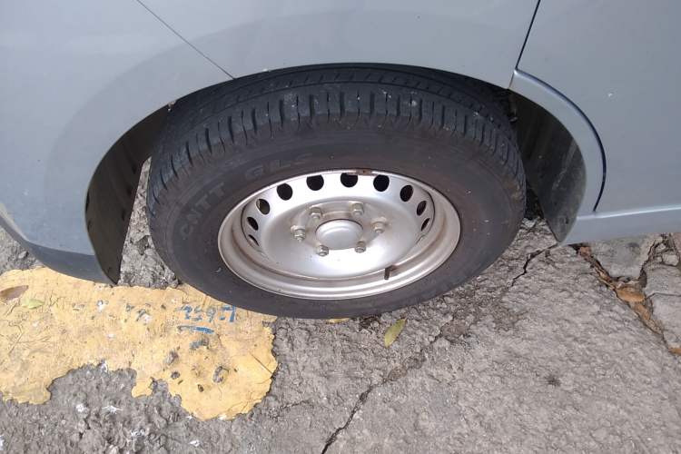 Used Wuling Yangguang 2024 300KM Comfort Version Passenger Van 75kW
