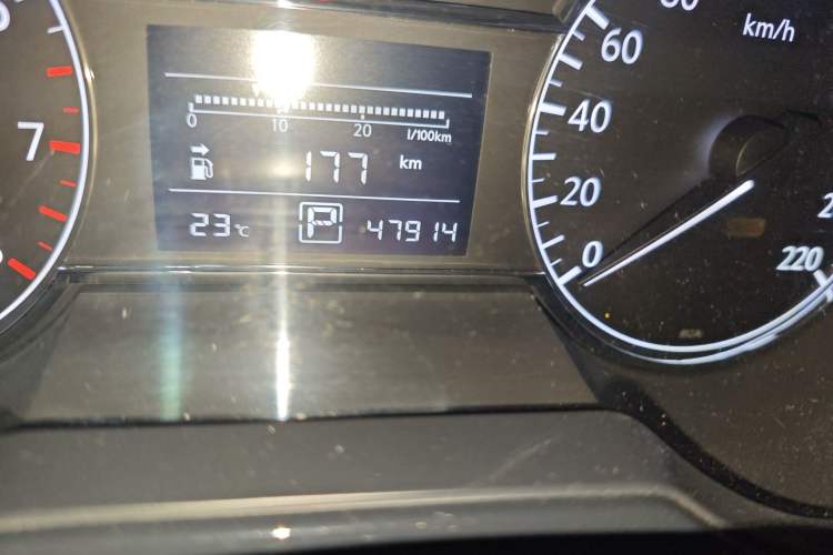 Used Nissan Tiida 2011 1.6L CVT Smart Version Odometer Close Up