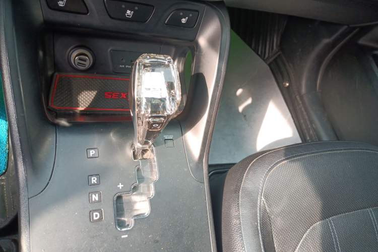 Used Hyundai ix35 2013 2.0L Automatic Two-Wheel Drive Smart GLS China IV Standard Gear Lever