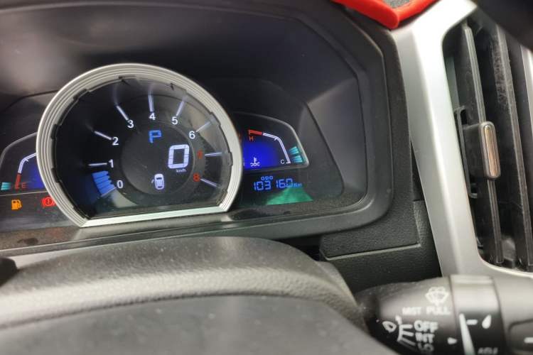 Used Luxgen U6 SUV 2015 1.8T Enhanced Charm Edition Odometer Close Up