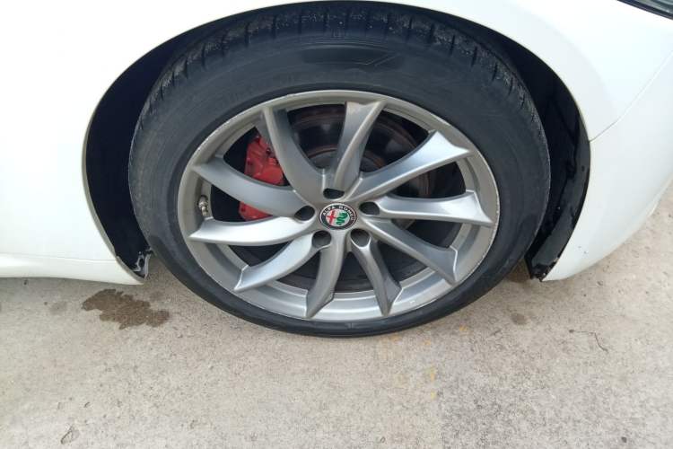 Used Alfa Romeo Giulia 2017 2.0T 200HP Luxury Edition
