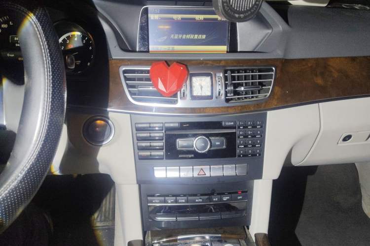 Used Mercedes-Benz E-Class 2015 E 200 L Audio And AC Panel