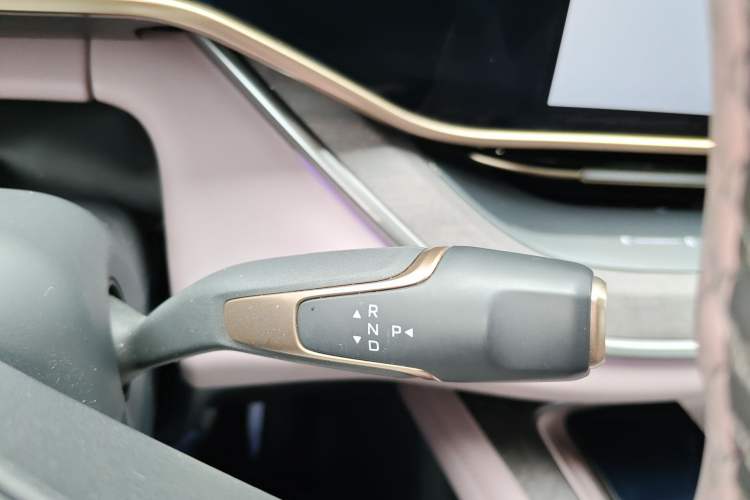 Used Hongqi Tiangong 08 2025 680 Ultra Four-Wheel-Drive Version Gear Lever