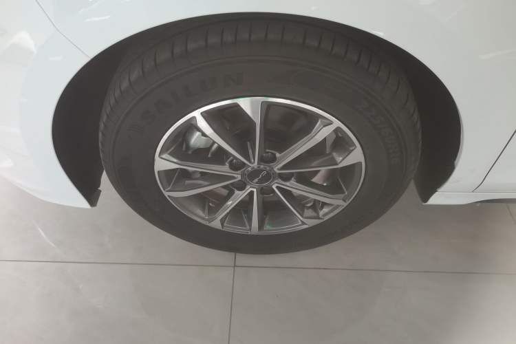 Used BYD Destroyer 05 2024 HONOR Edition DM-i 55KM Luxury Model Left Front Wheel Hub