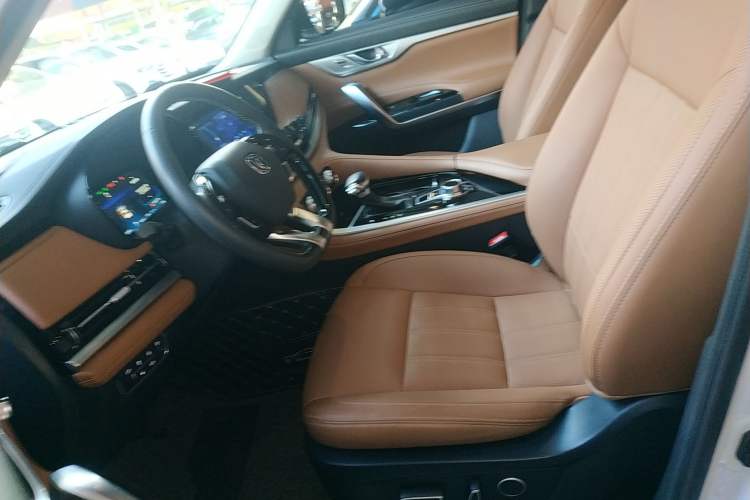 Used Changan CS95 2021 2.0T Four-Wheel Drive Luxury Version
