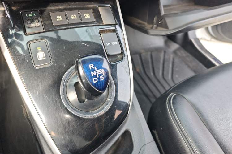 Used Toyota Corolla 2017 Revised Dual-Engine 1.8L E-CVT Elite Edition Gear Lever