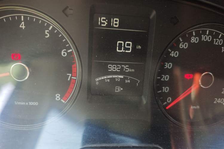 Used Volkswagen Lavida 2013 Revised Classic 1.6L Manual Fashion Edition Odometer Close Up