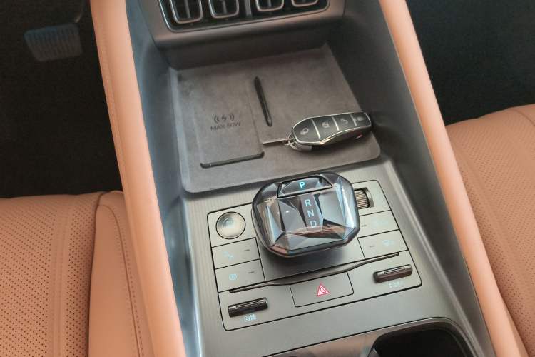 Used BYD Song L EV 2025 662 km Ultra-Range Version Gear Lever