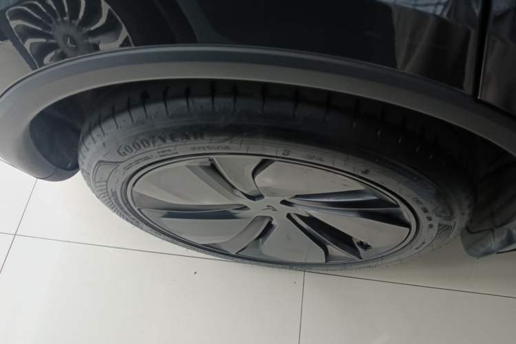 Used Tesla Model Y 2025 Rear-Wheel-Drive Version Right Rear Wheel Hub