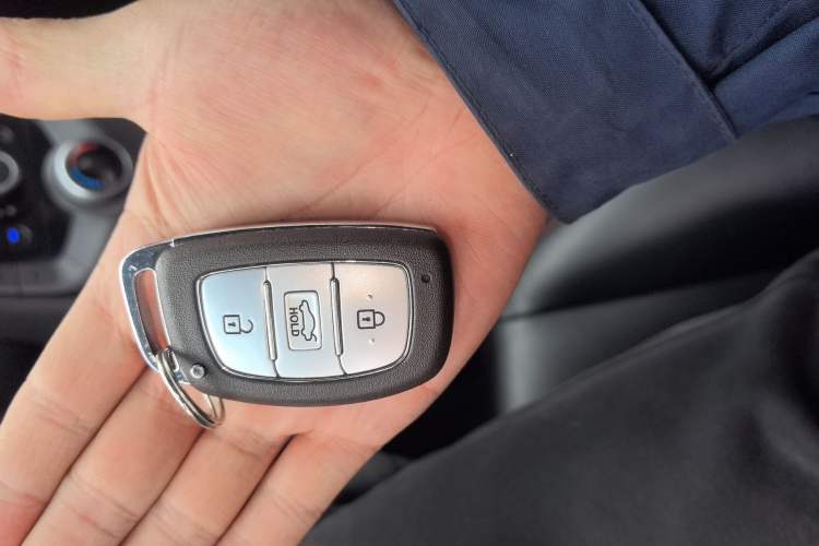 Used Hyundai Elantra (5th Generation / Langdong) 2015 1.6L Manual Leading Model
