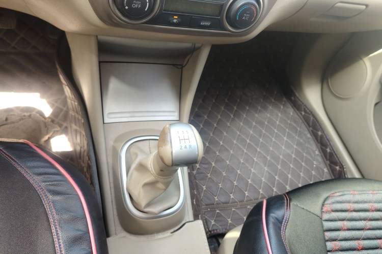 Used Nissan Sylphy 2012 Classic 1.6XE Manual Comfort Edition Gear Lever