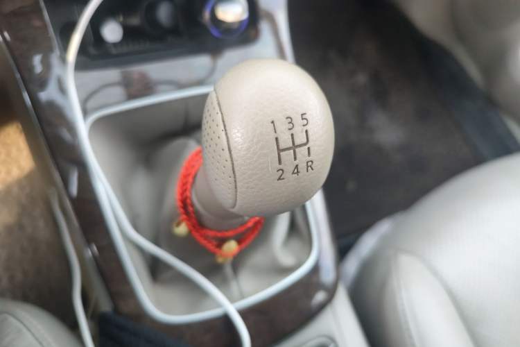 Used Nissan Sylphy 2012 1.6 XL Manual Luxury Edition Gear Lever