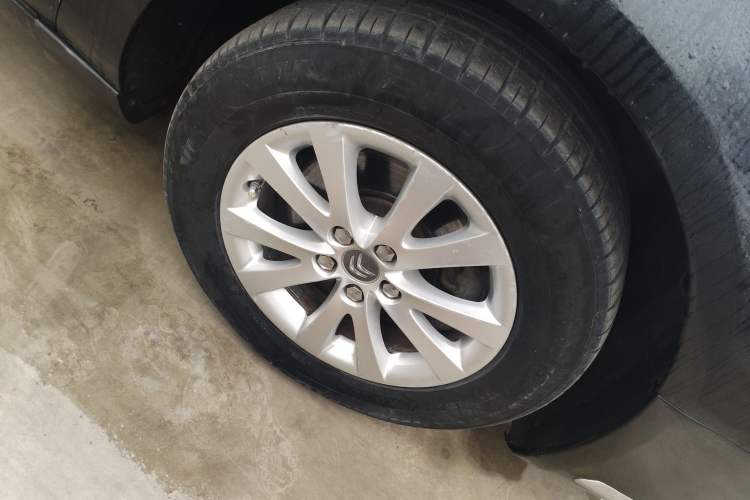 Used Citroen C5 2014 1.6T Automatic Luxury Model Right Front Wheel Hub