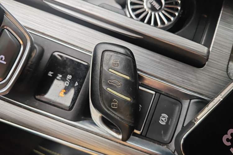 Used Roewe RX5 2020 PLUS 300TGI Automatic Ali National Style Ronglin Edition Interior 1